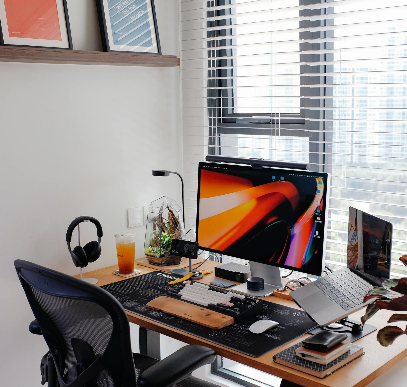 Inkscape vs Illustrator, inkscape, illustrator, vectoriel, open source, Creative Cloud, gratuit, payant, interface utilisateur, outils Bézier, trace bitmap, gestion de calques, support SVG, export PDF, compatibilité AI, plugins, extensibilité, personnalisation workspace, courbe d’apprentissage, débutant, professionnel, performance, stabilité, communauté, documentation, mises à jour, automatisation, scripts, macros, intégration cloud, multiplateforme, Windows, macOS, Linux
